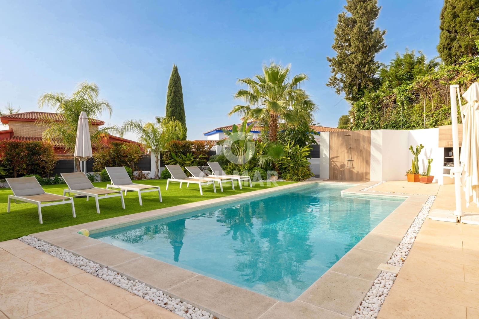 6 bedroom Villa for sale in Benalmadena Costa with pool garage - € 2,250,000 (Ref: 9734061)