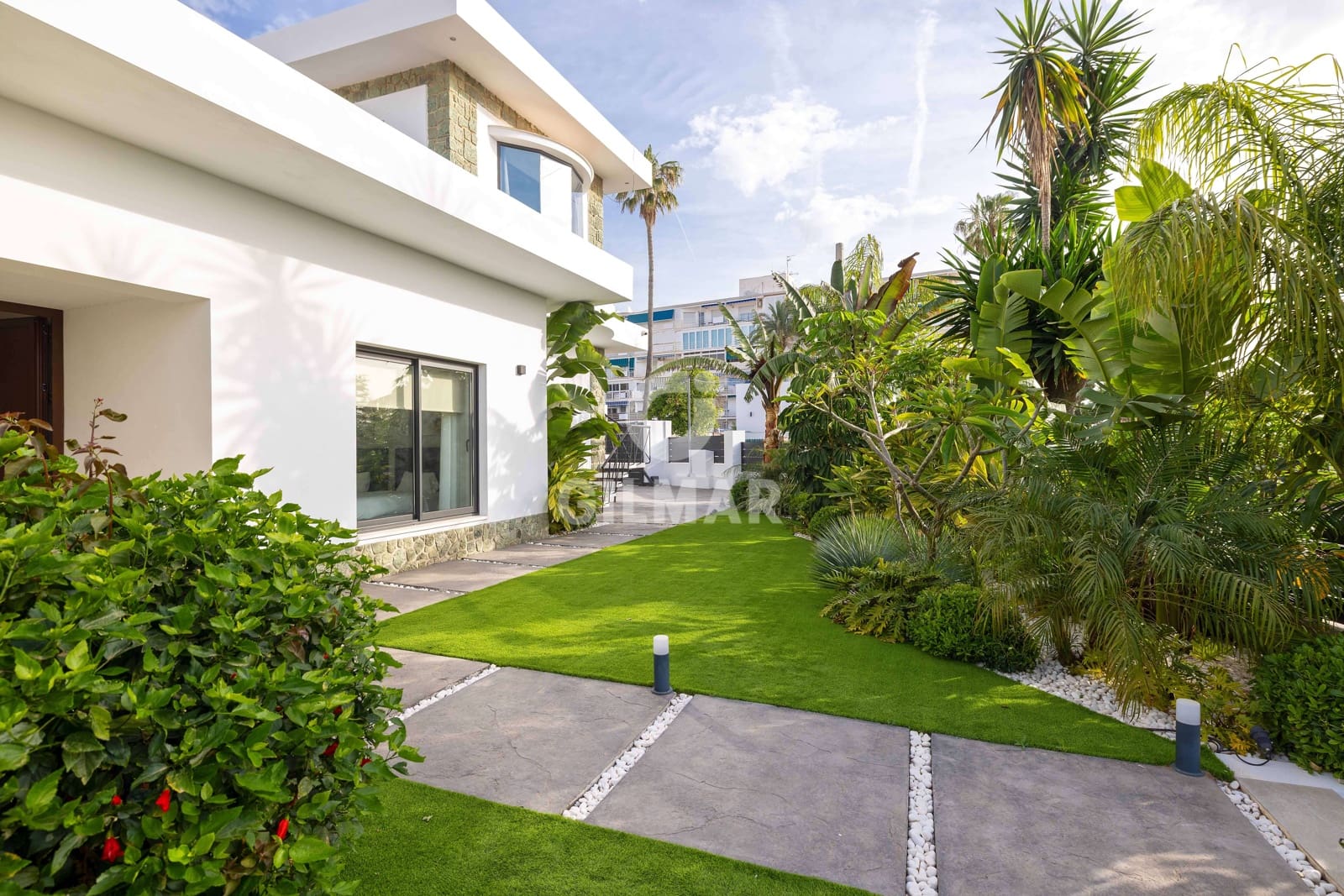 6 bedroom Villa for sale in Benalmadena Costa with pool garage - € 2,250,000 (Ref: 9734061)