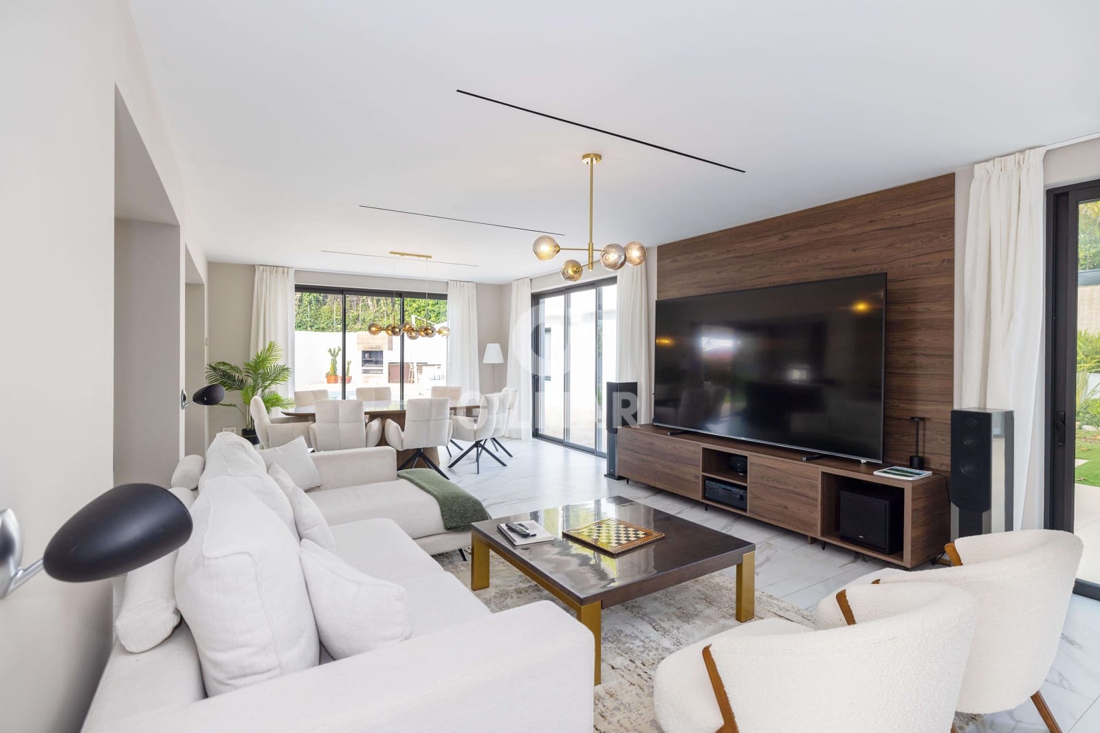 6 bedroom Villa for sale in Benalmadena Costa with pool garage - € 2,250,000 (Ref: 9734061)