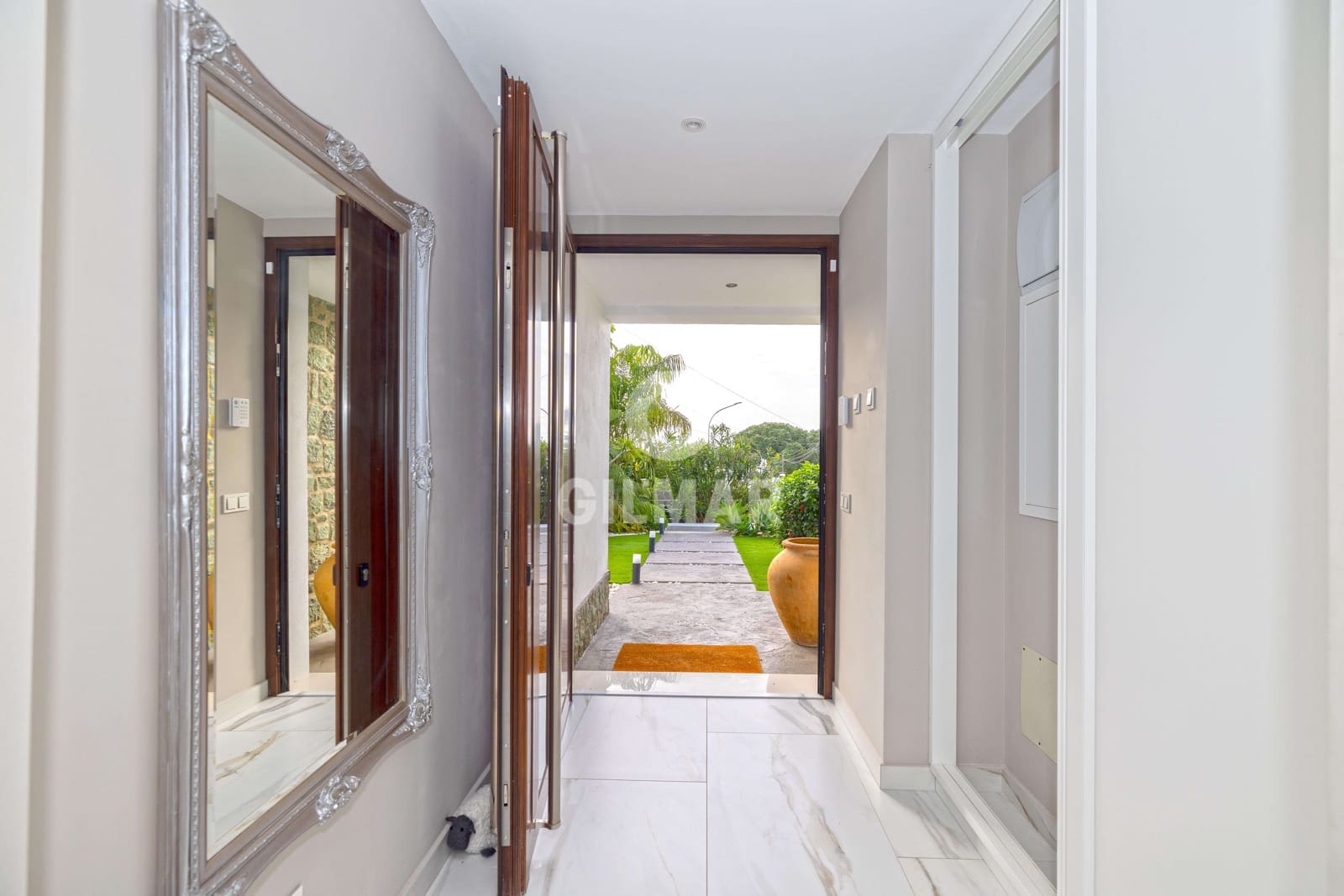 6 bedroom Villa for sale in Benalmadena Costa with pool garage - € 2,250,000 (Ref: 9734061)