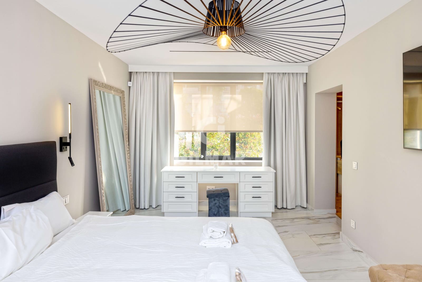 6 bedroom Villa for sale in Benalmadena Costa with pool garage - € 2,250,000 (Ref: 9734061)