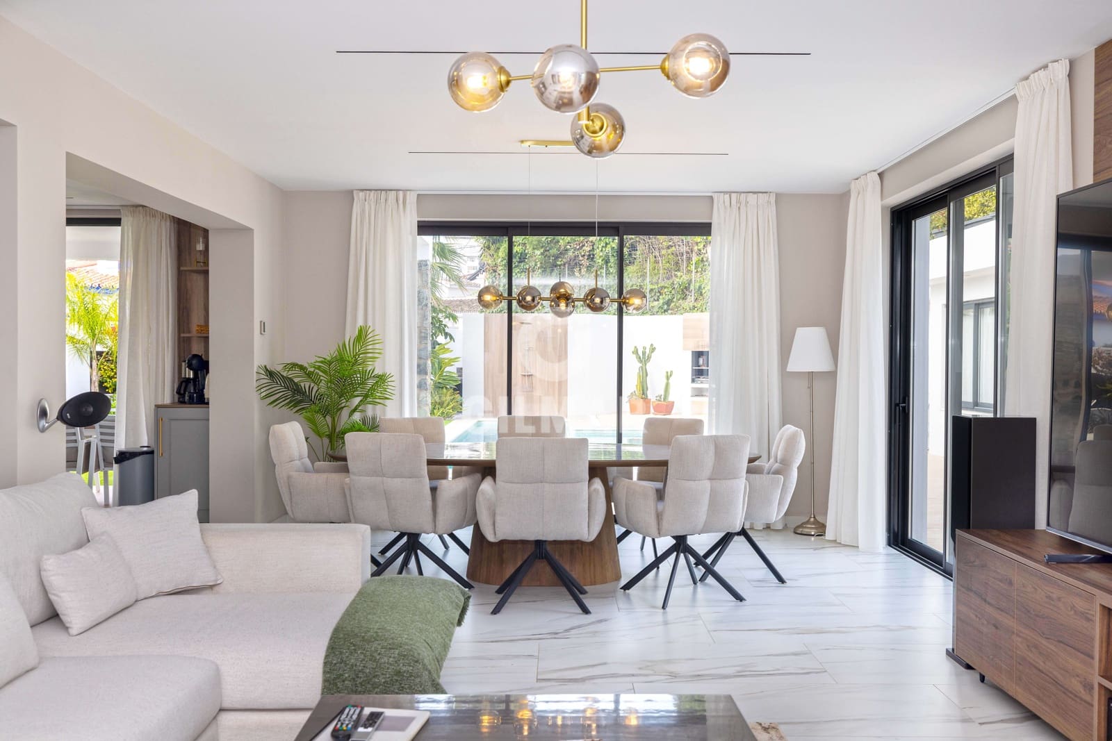 6 bedroom Villa for sale in Benalmadena Costa with pool garage - € 2,250,000 (Ref: 9734061)