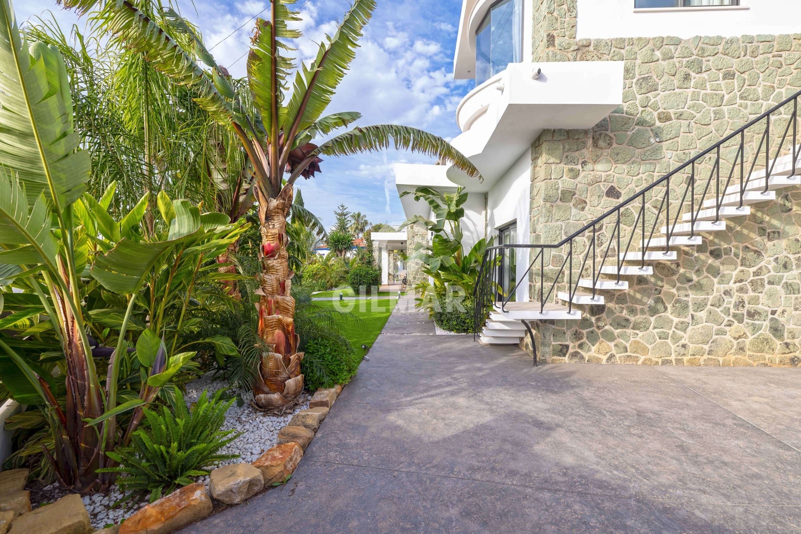 6 bedroom Villa for sale in Benalmadena Costa with pool garage - € 2,250,000 (Ref: 9734061)