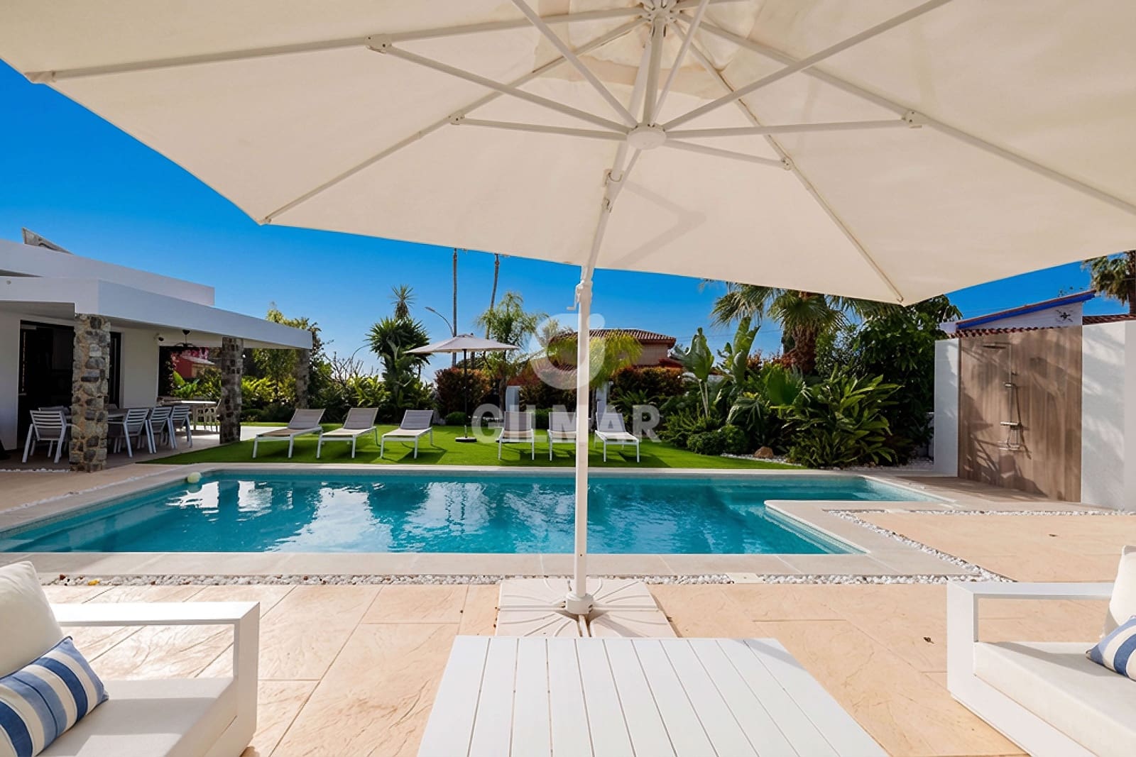 6 bedroom Villa for sale in Benalmadena Costa with pool garage - € 2,250,000 (Ref: 9734061)