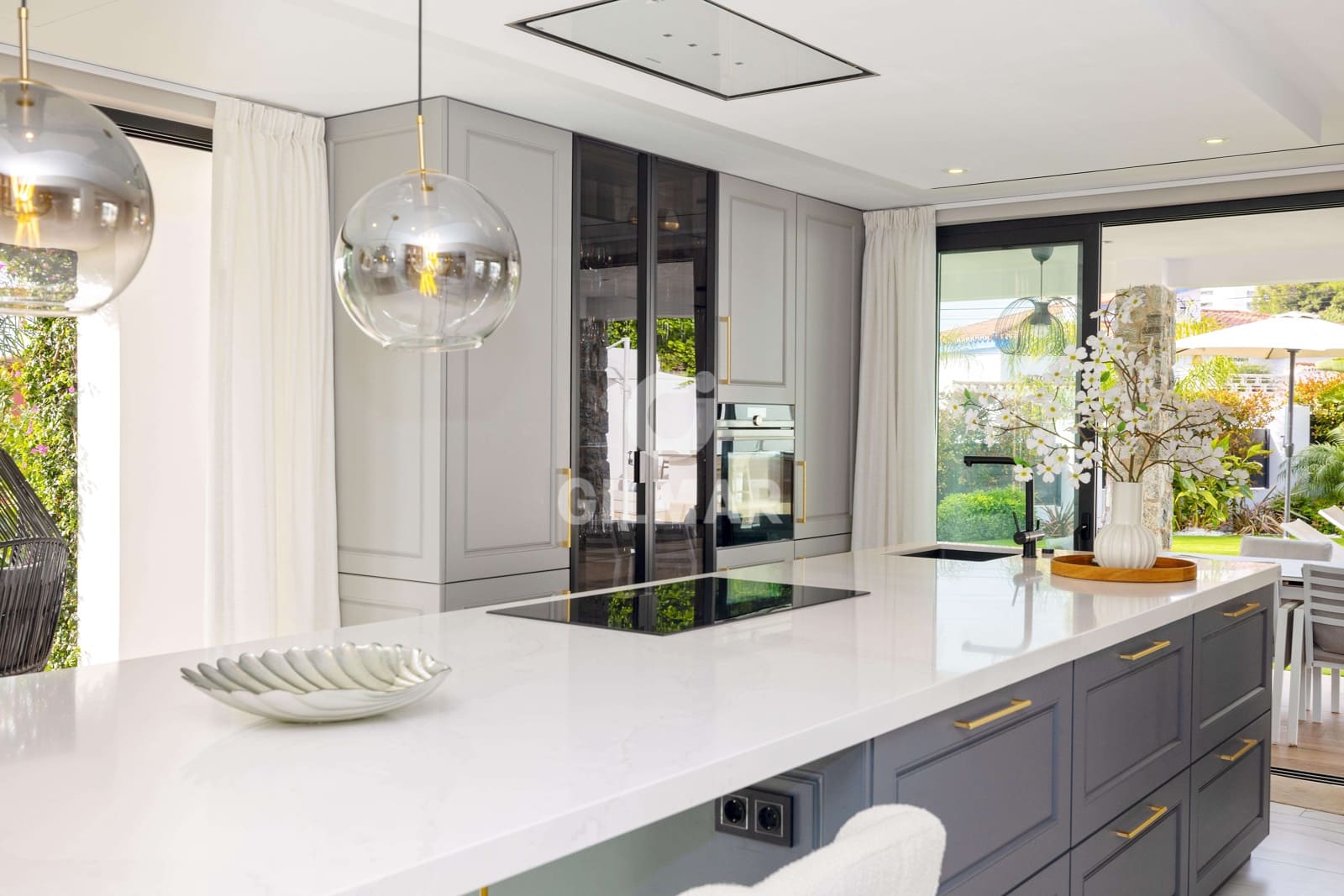 6 bedroom Villa for sale in Benalmadena Costa with pool garage - € 2,250,000 (Ref: 9734061)