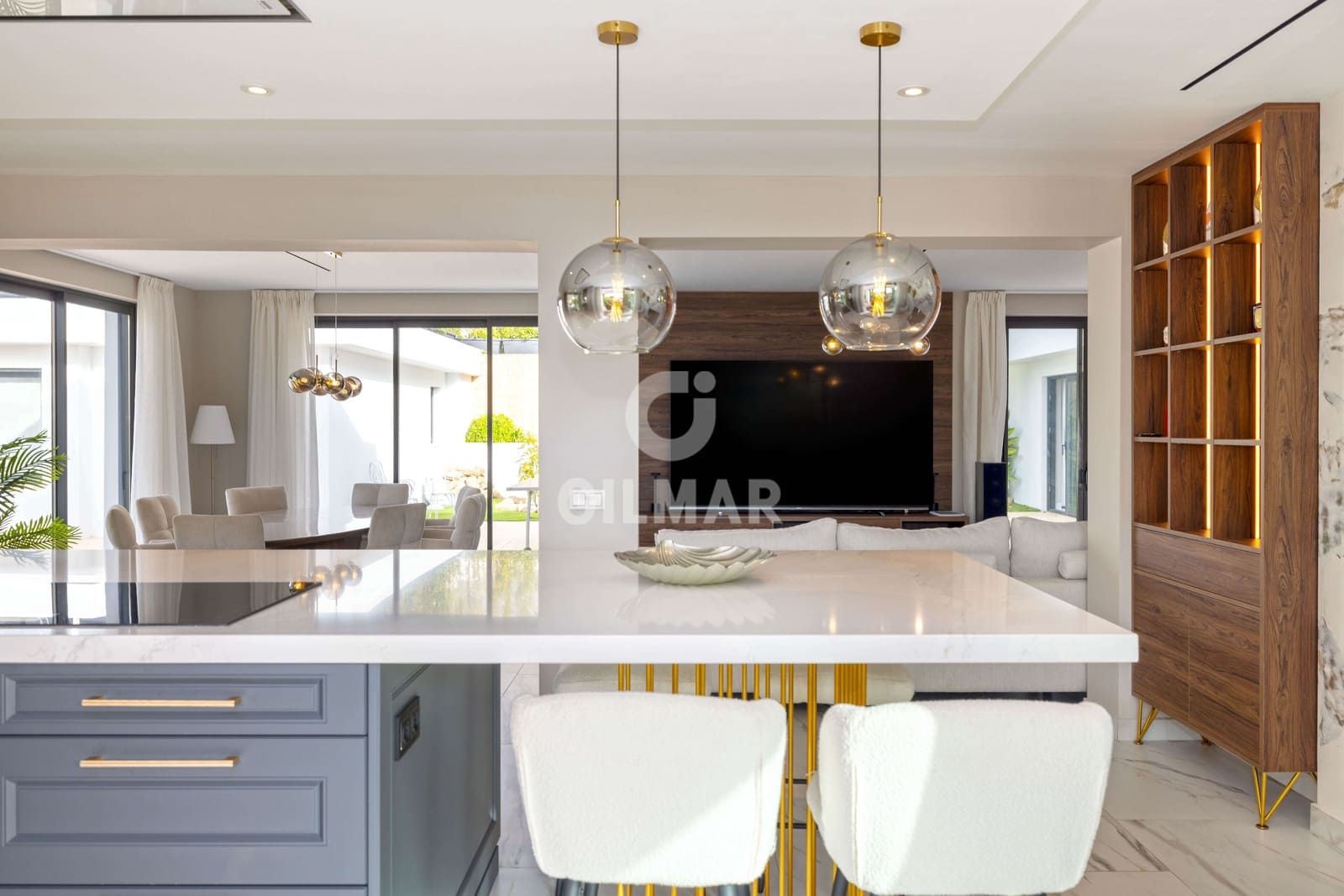 6 bedroom Villa for sale in Benalmadena Costa with pool garage - € 2,250,000 (Ref: 9734061)