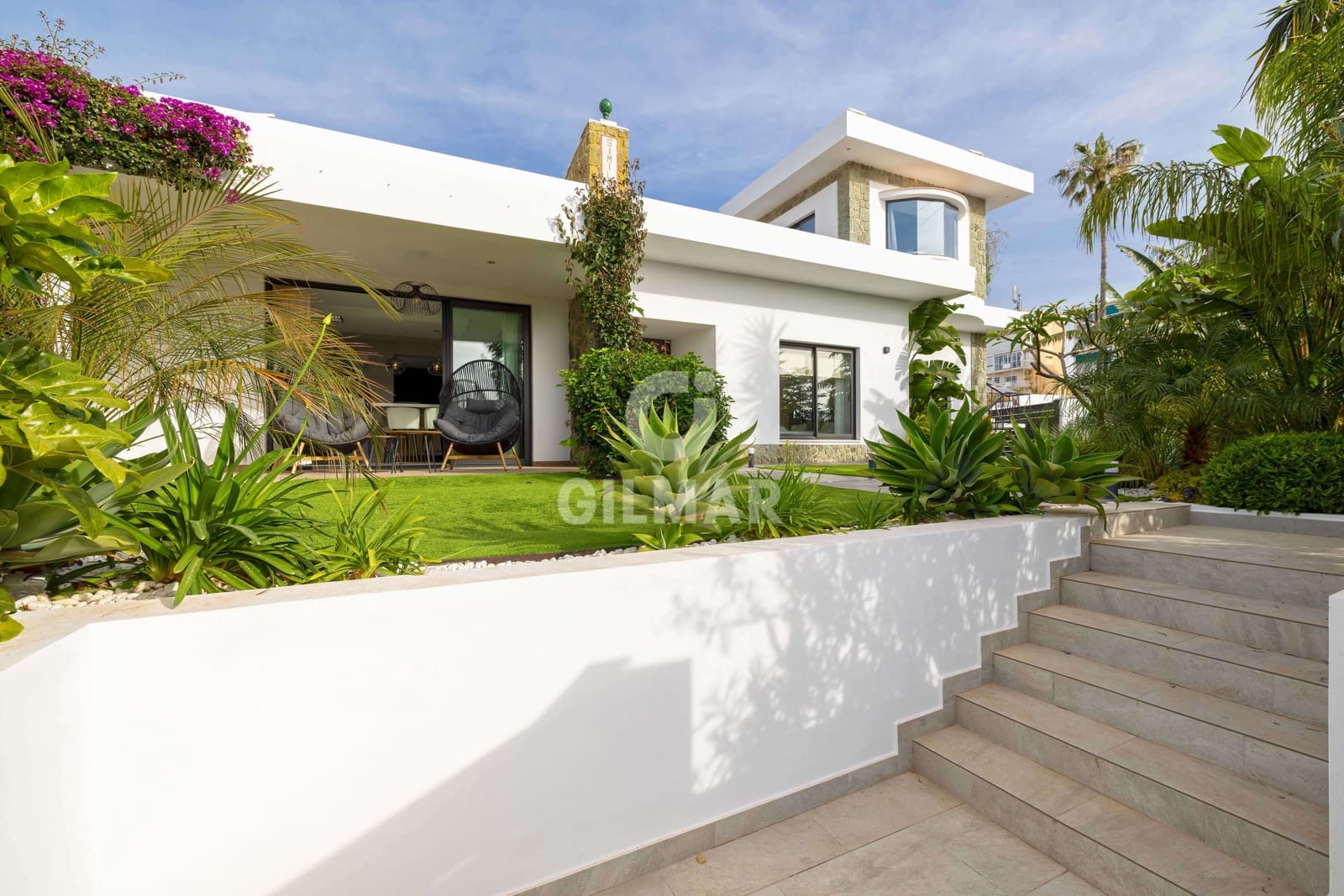 6 bedroom Villa for sale in Benalmadena Costa with pool garage - € 2,250,000 (Ref: 9734061)