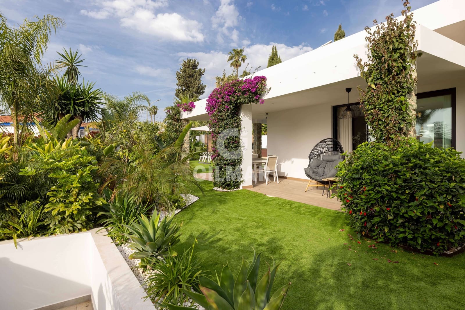 6 bedroom Villa for sale in Benalmadena Costa with pool garage - € 2,250,000 (Ref: 9734061)