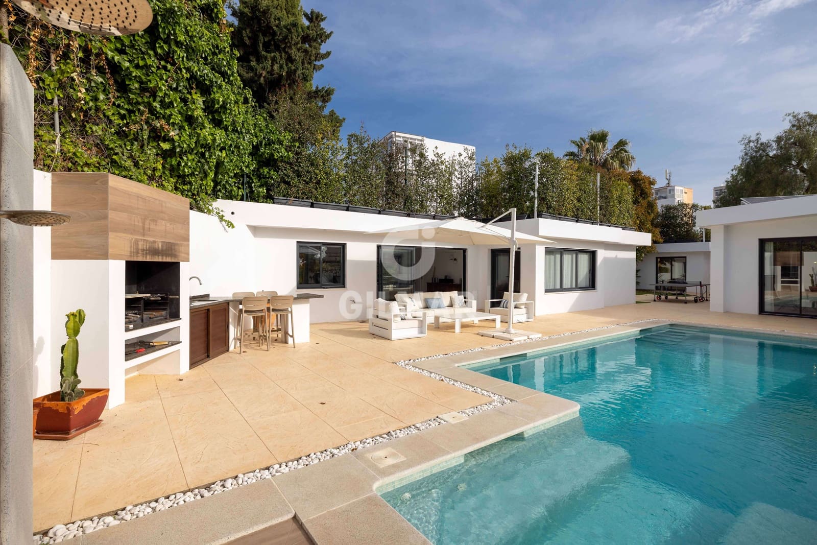 6 bedroom Villa for sale in Benalmadena Costa with pool garage - € 2,250,000 (Ref: 9734061)
