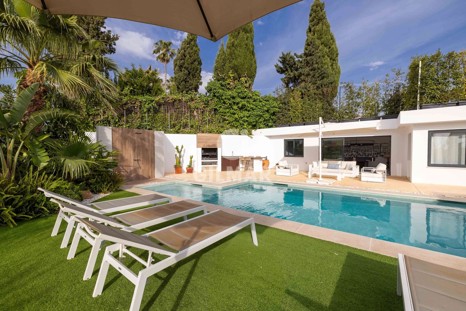 6 bedroom Villa for sale in Benalmadena Costa with pool garage - € 2,250,000 (Ref: 9734061)
