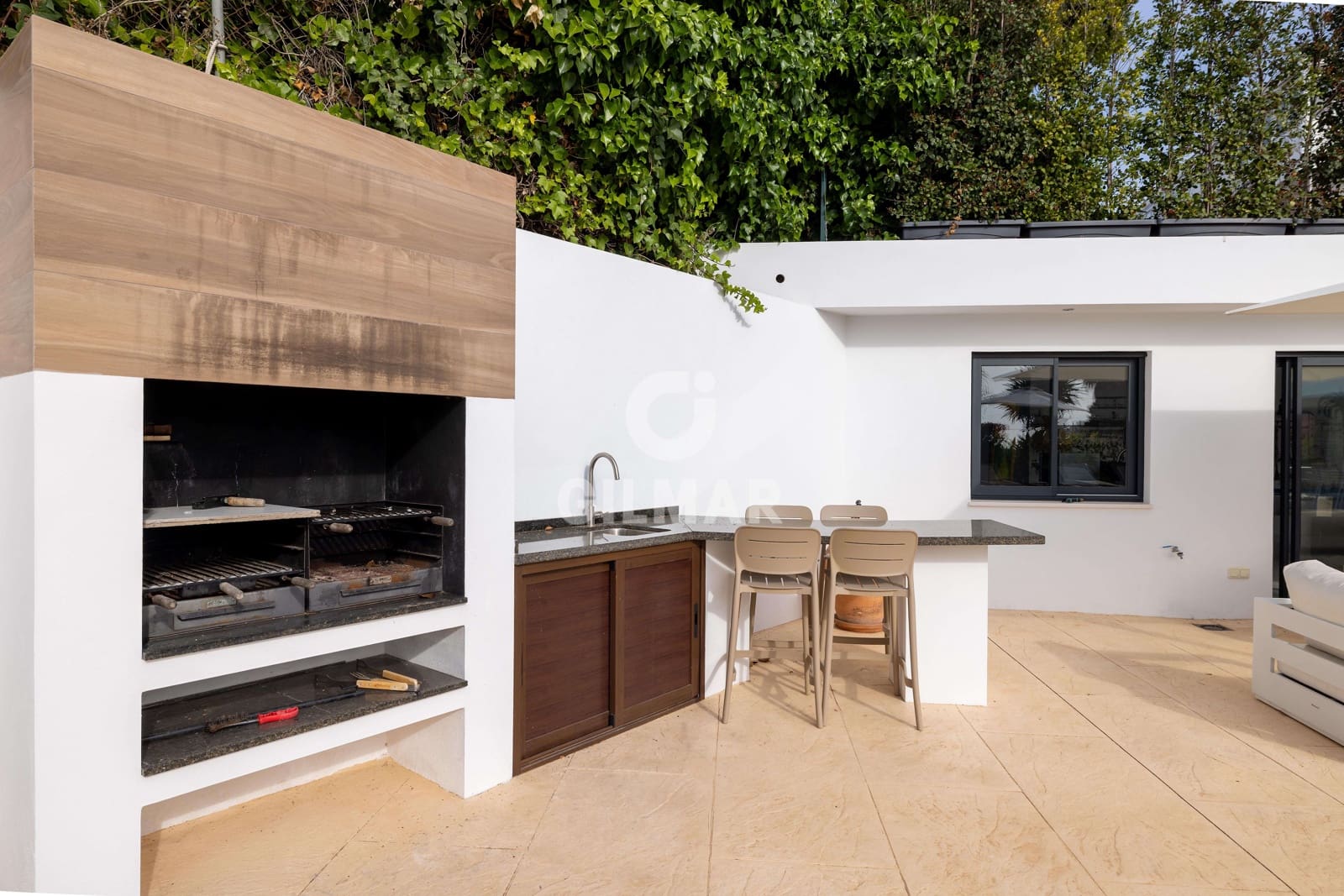 6 bedroom Villa for sale in Benalmadena Costa with pool garage - € 2,250,000 (Ref: 9734061)