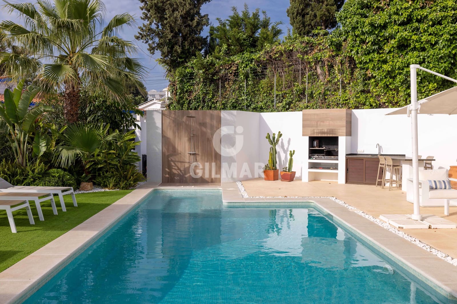 6 bedroom Villa for sale in Benalmadena Costa with pool garage - € 2,250,000 (Ref: 9734061)