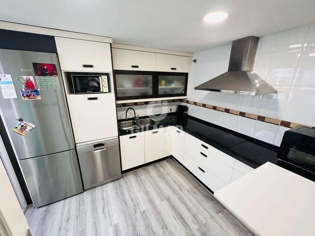 2 quarto Apartamento para venda em Puerto de Estepona, Estepona com piscina garagem - 345 000 € (Ref: 9734062)