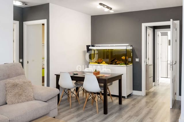 Piso de 2 habitaciones en Puerto de Estepona, Estepona en venta con piscina garaje - 345.000 € (Ref: 9734062)