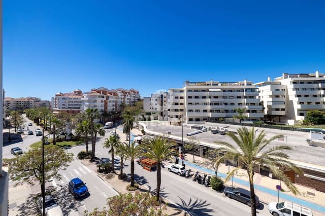 Piso de 2 habitaciones en Puerto de Estepona, Estepona en venta con piscina garaje - 345.000 € (Ref: 9734062)