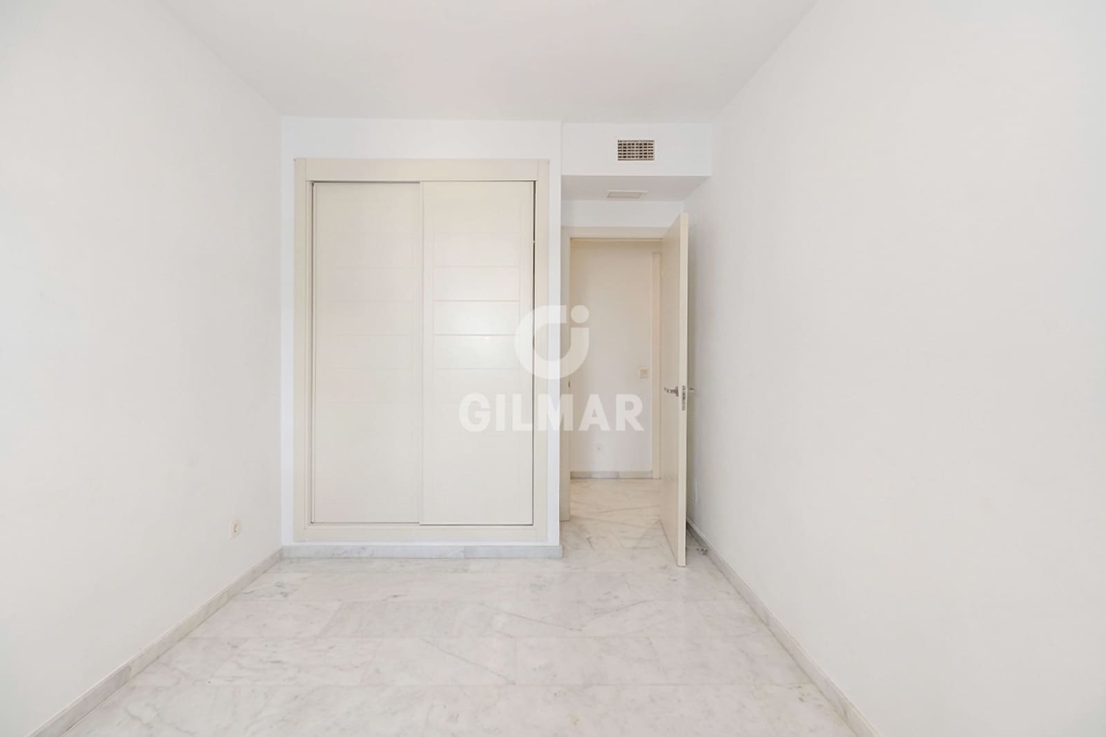 3 quarto Apartamento para venda em Estepona com piscina garagem - 338 000 € (Ref: 9734063)