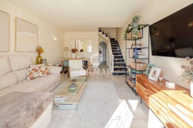 Adosado de 2 habitaciones en Puerto de Estepona, Estepona en venta - 375.000 € (Ref: 9735210)