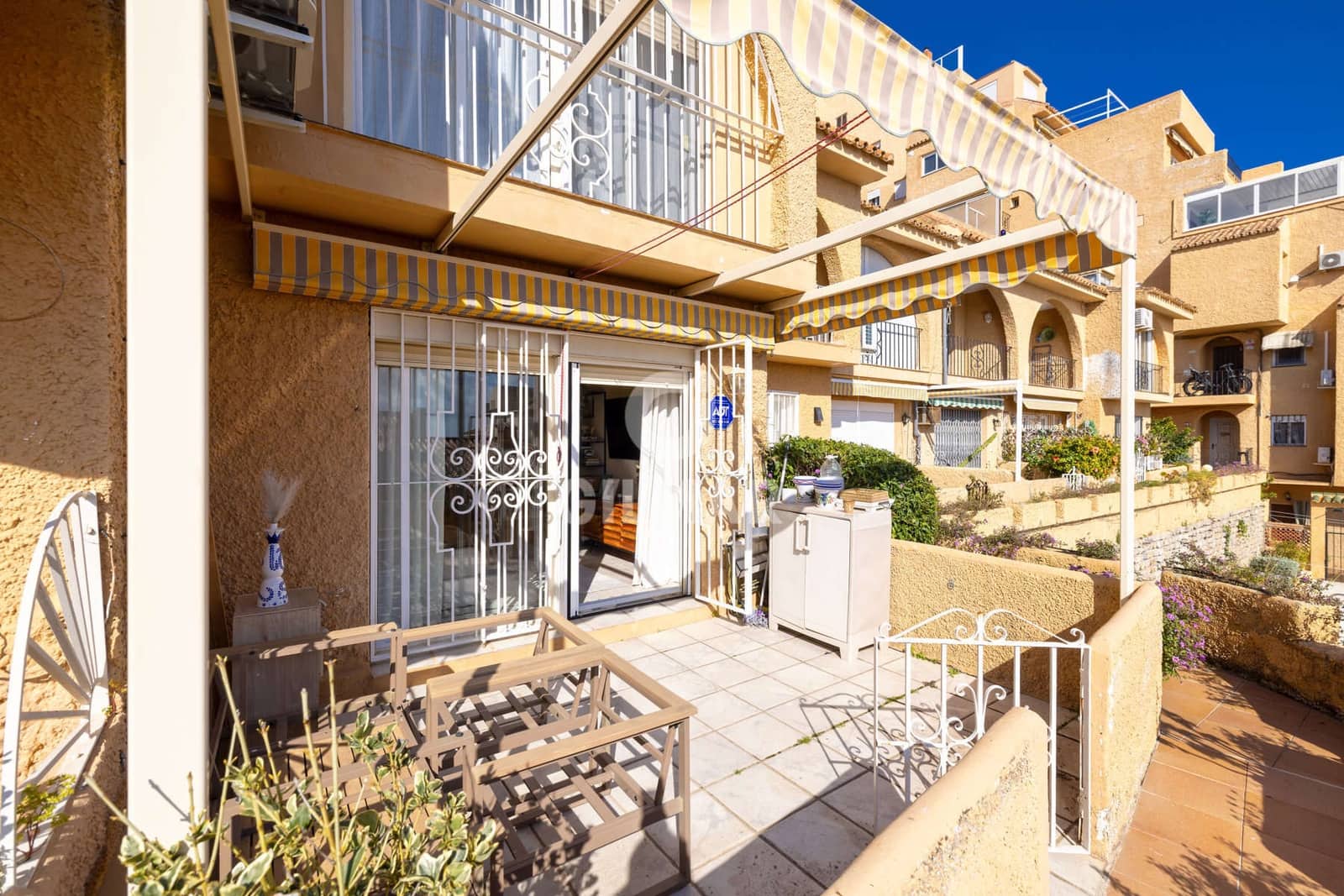 2 bedroom Terraced Villa for sale in Estepona - € 375,000 (Ref: 9735210)