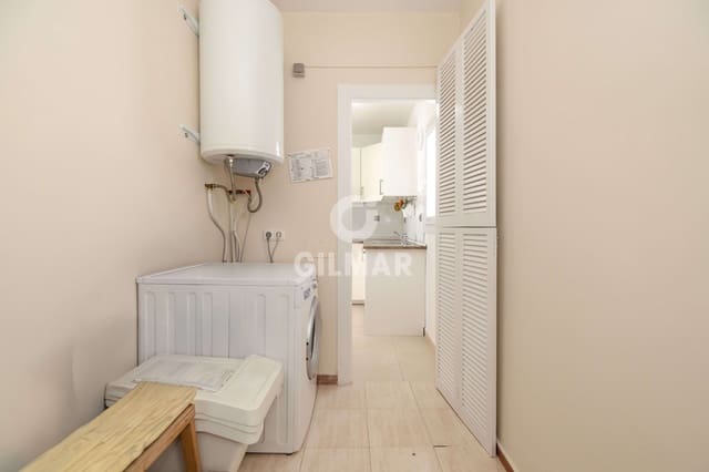 2 bedroom Flat for sale in El Palo, Málaga city with garage - € 350,000 (Ref: 9737140)