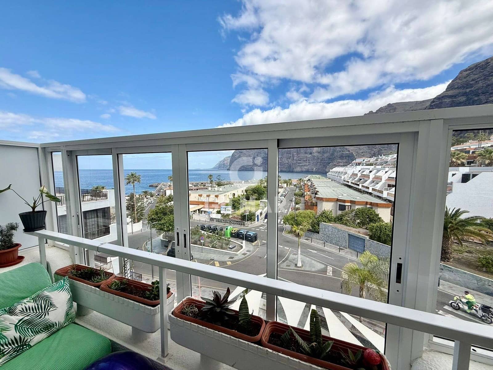 2 bedroom Flat for sale in Los Gigantes - € 330,000 (Ref: 9737302)