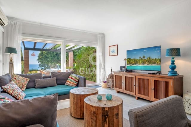 3 bedroom Semi-detached Villa for sale in Estepona with pool garage - € 619,000 (Ref: 9747222)