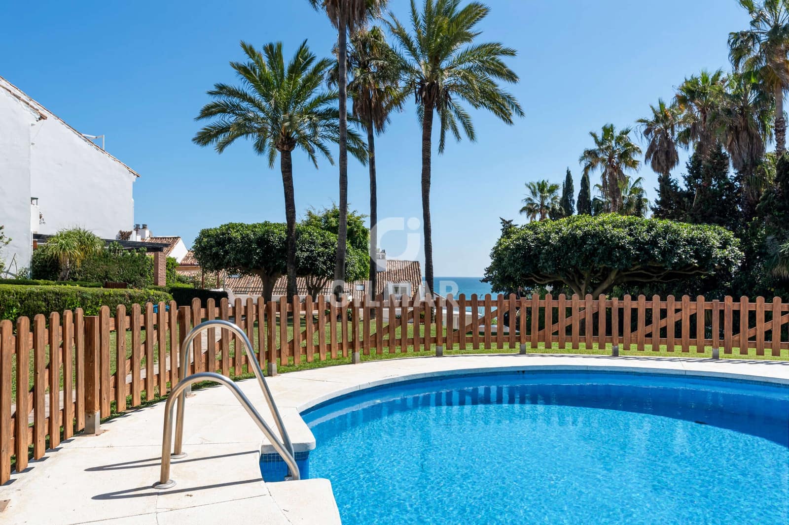 3 bedroom Semi-detached Villa for sale in Estepona with pool garage - € 619,000 (Ref: 9747222)