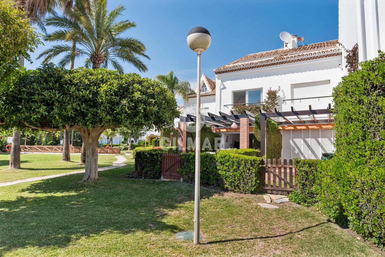 3 bedroom Semi-detached Villa for sale in Estepona with pool garage - € 619,000 (Ref: 9747222)