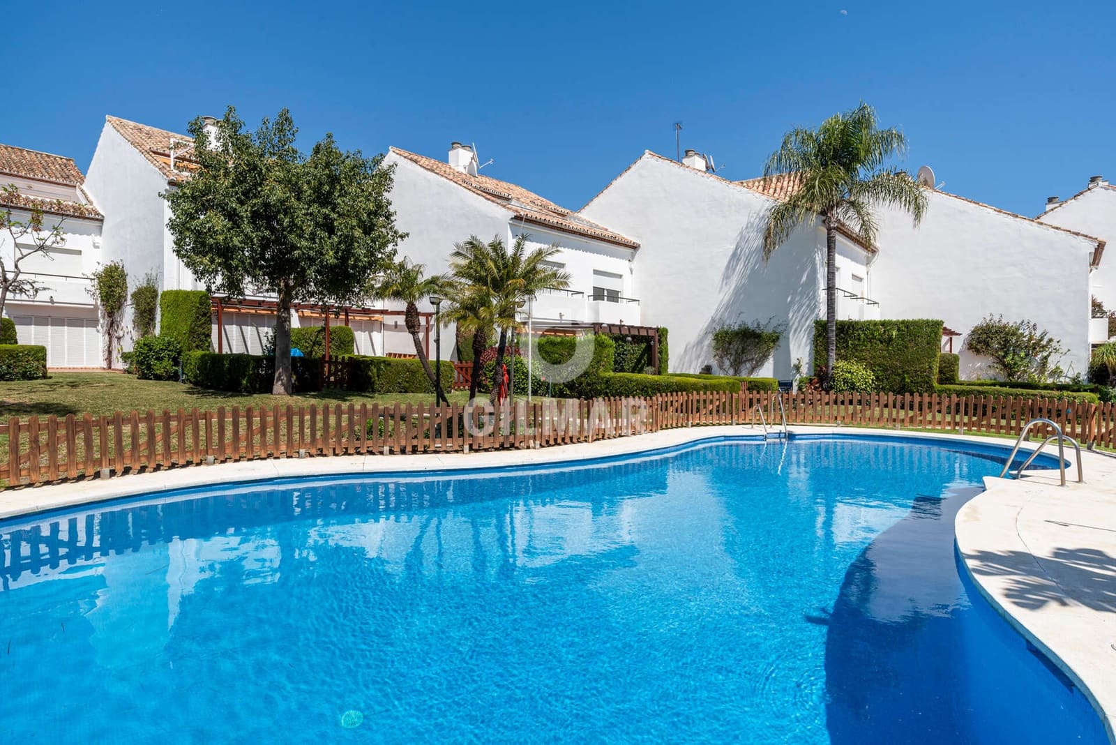 3 bedroom Semi-detached Villa for sale in Estepona with pool garage - € 619,000 (Ref: 9747222)