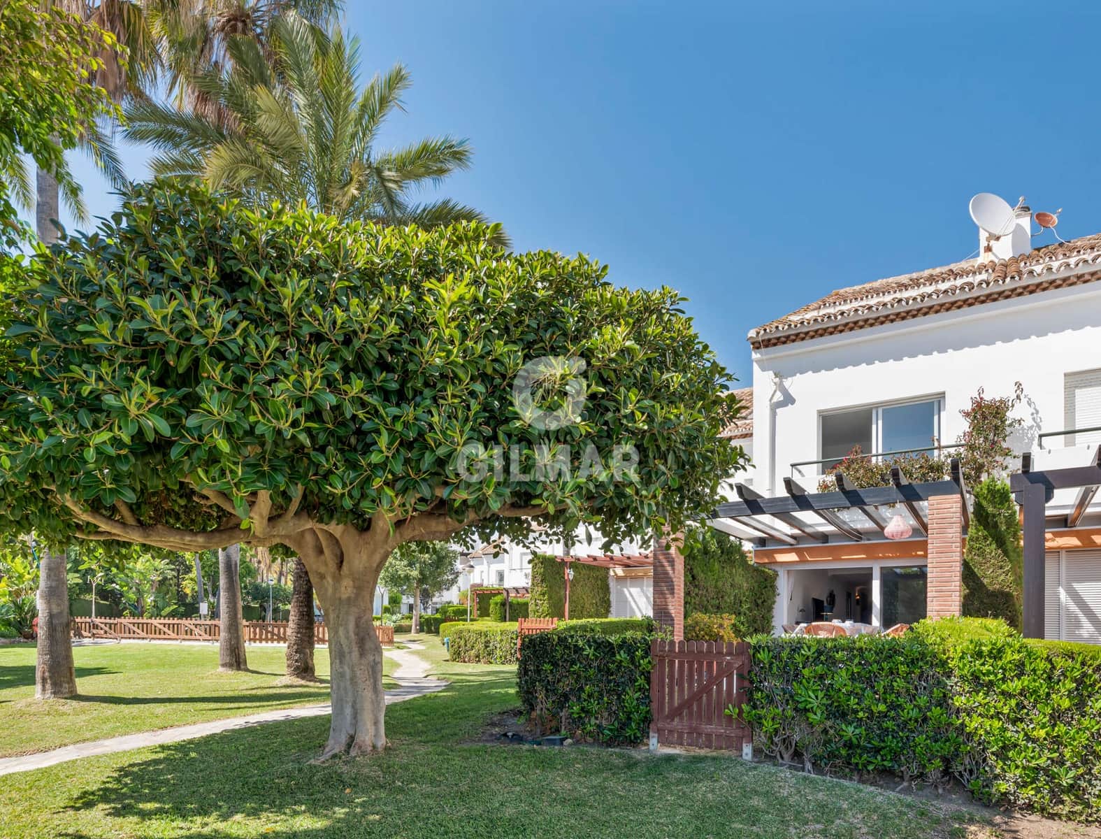 3 bedroom Semi-detached Villa for sale in Estepona with pool garage - € 619,000 (Ref: 9747222)
