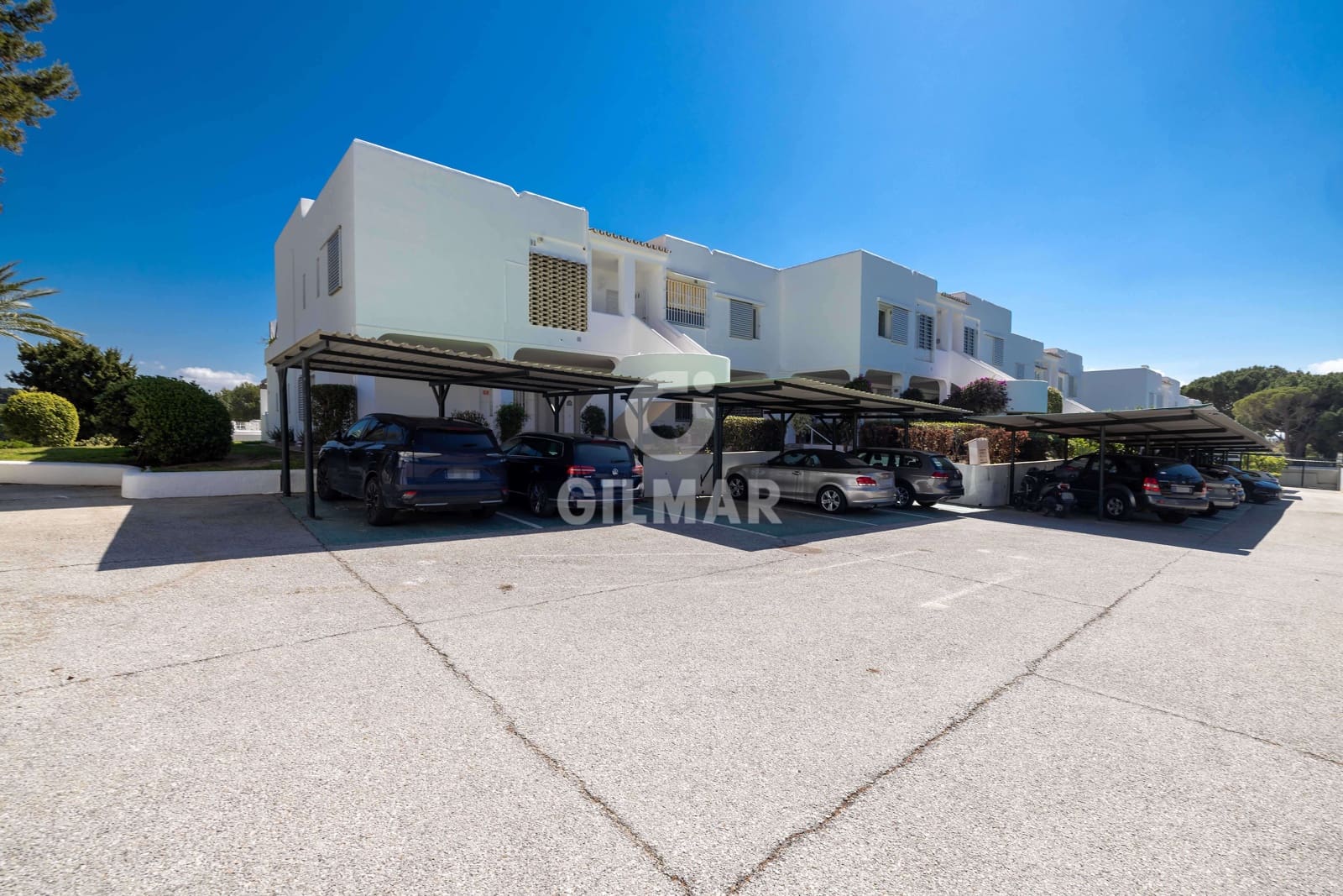 2 bedroom Flat for sale in Nueva Andalucia with pool garage - € 525,000 (Ref: 9747333)