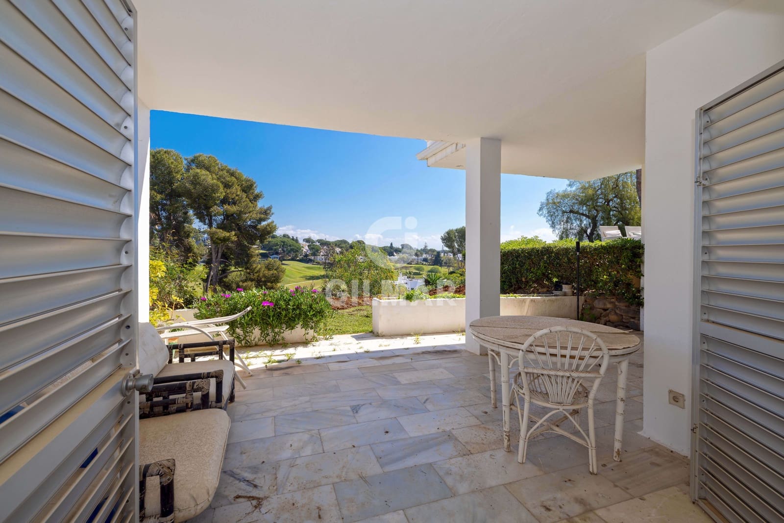 2 bedroom Flat for sale in Nueva Andalucia with pool garage - € 525,000 (Ref: 9747333)