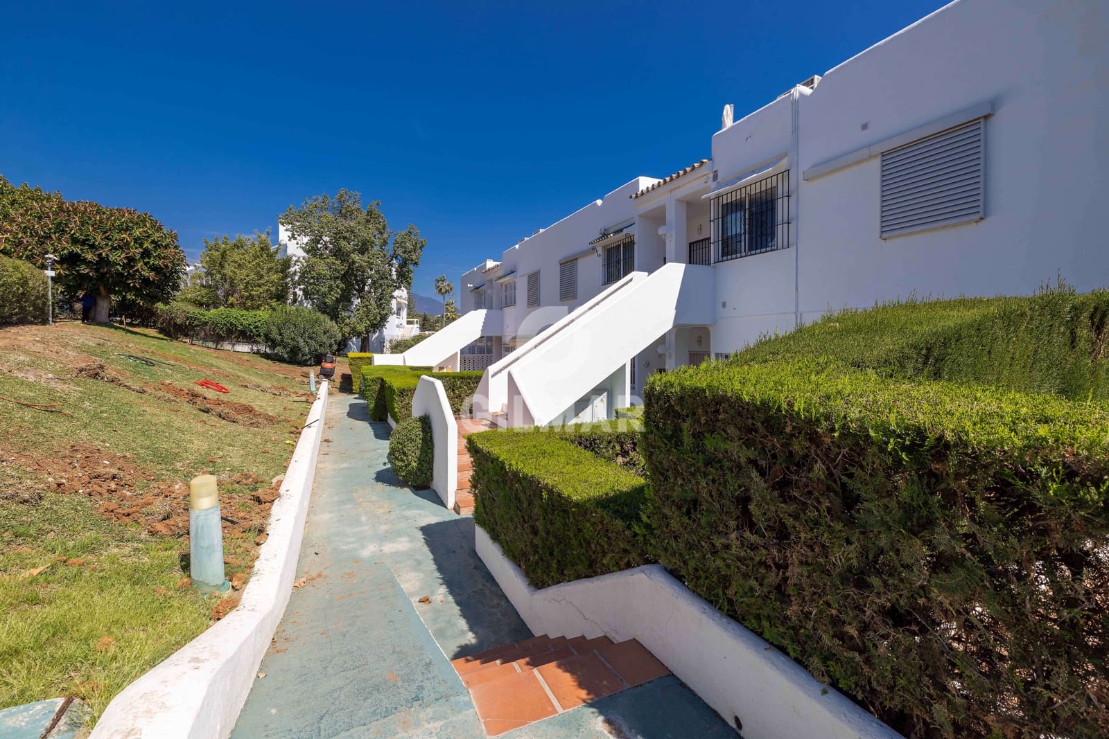 2 bedroom Flat for sale in Nueva Andalucia with pool garage - € 525,000 (Ref: 9747333)