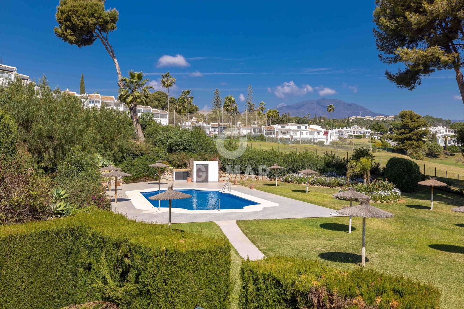 2 bedroom Flat for sale in Nueva Andalucia with pool garage - € 525,000 (Ref: 9747333)