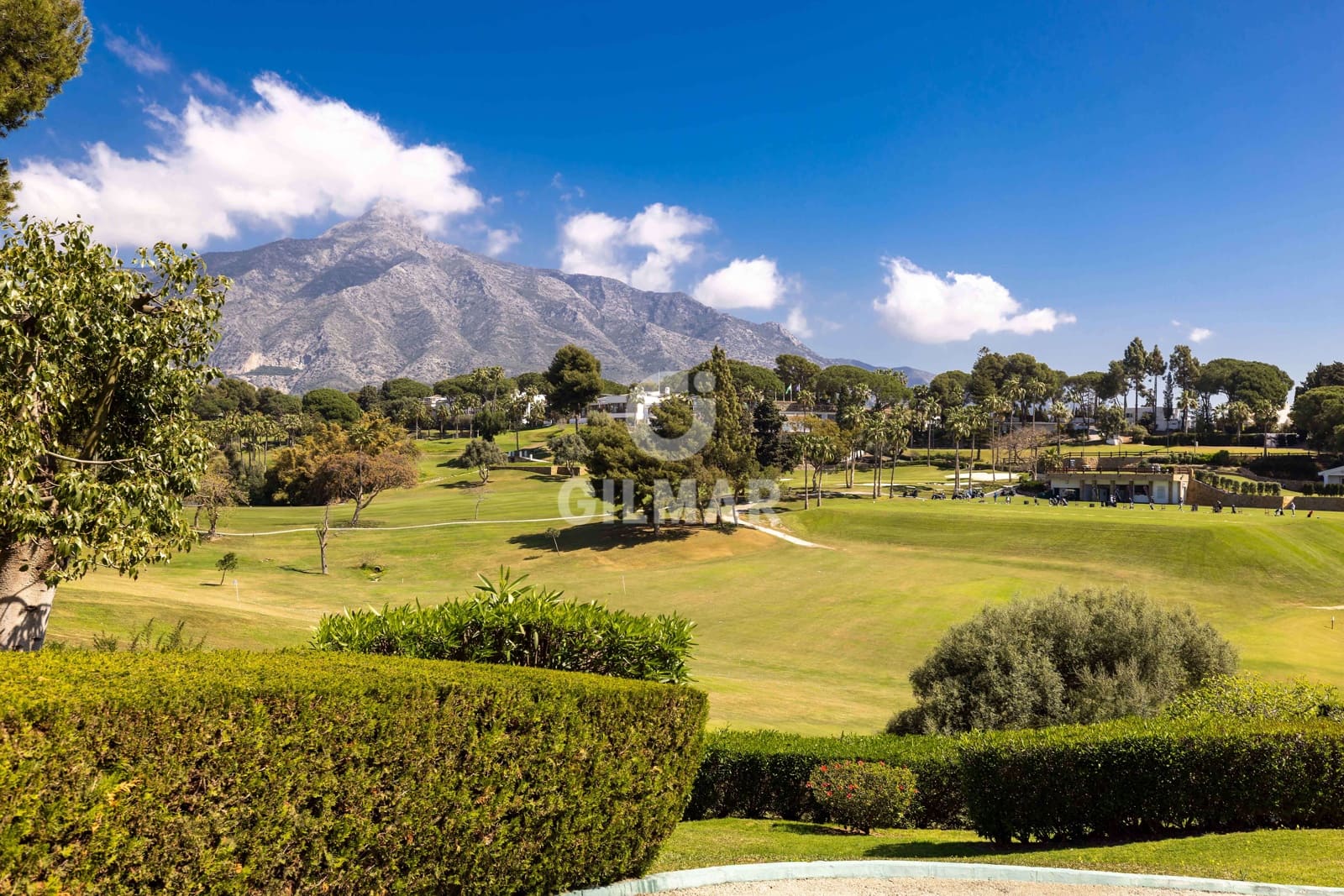 2 bedroom Flat for sale in Nueva Andalucia with pool garage - € 525,000 (Ref: 9747333)