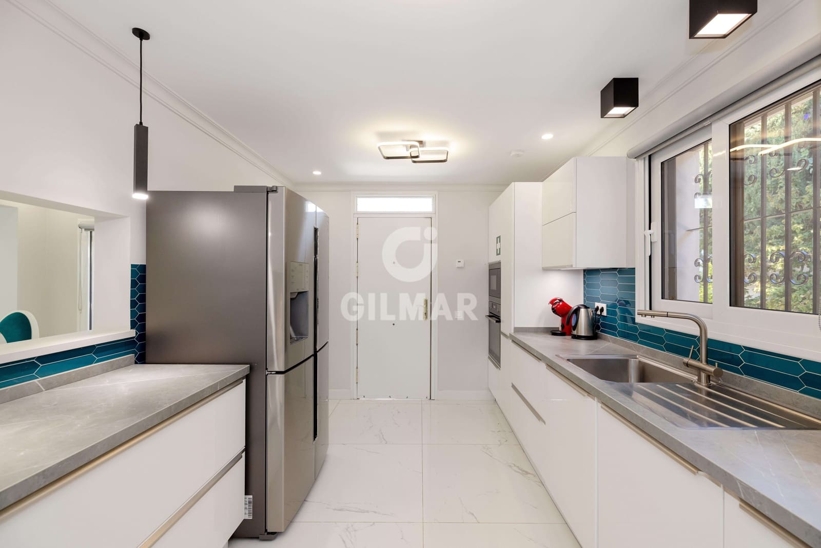 7 soverom Villa til salgs i Rio Real med svømmebasseng garasje - € 1 595 000 (Ref: 9747334)