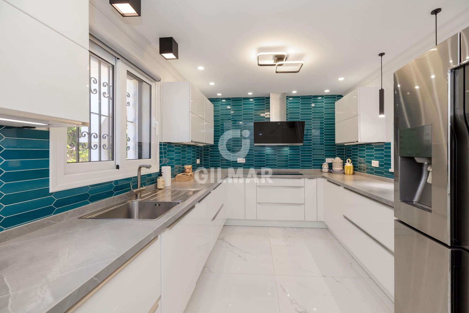 7 soverom Villa til salgs i Rio Real med svømmebasseng garasje - € 1 595 000 (Ref: 9747334)