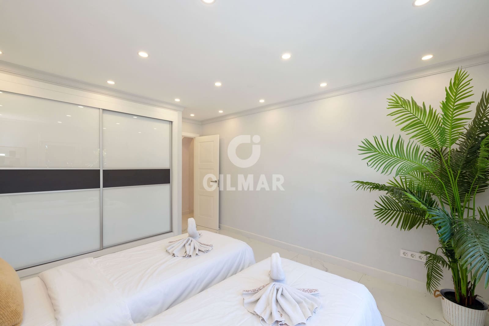 7 soverom Villa til salgs i Rio Real med svømmebasseng garasje - € 1 595 000 (Ref: 9747334)