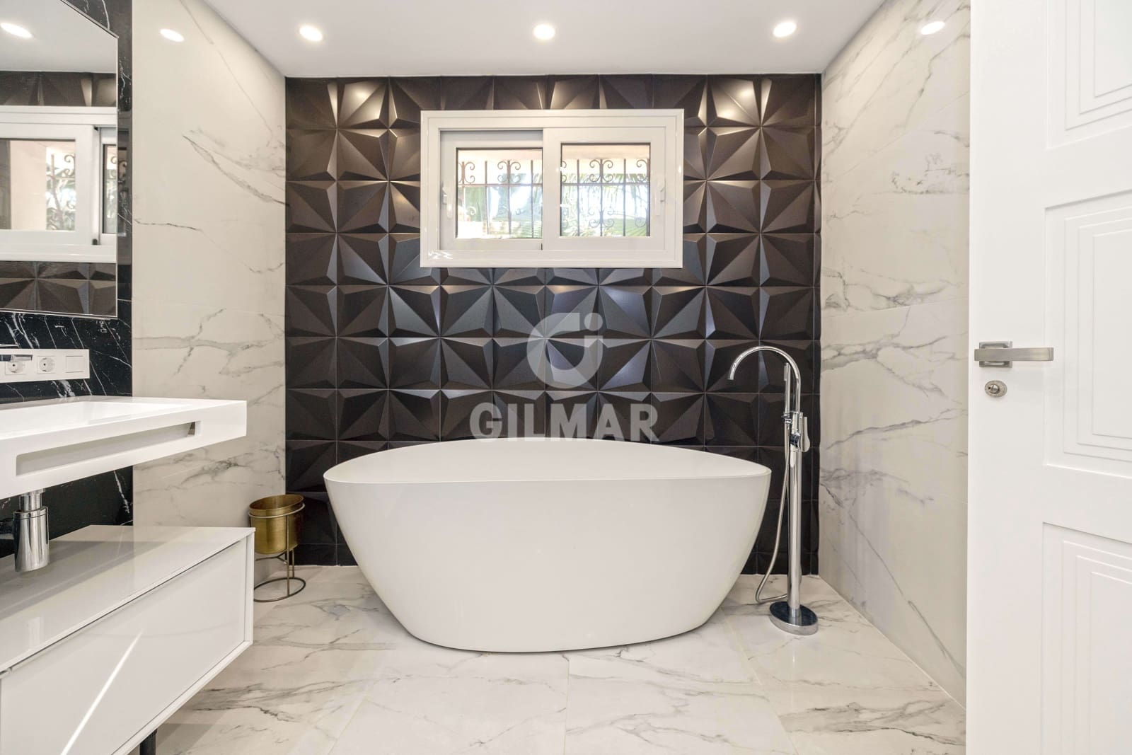 7 soverom Villa til salgs i Rio Real med svømmebasseng garasje - € 1 595 000 (Ref: 9747334)