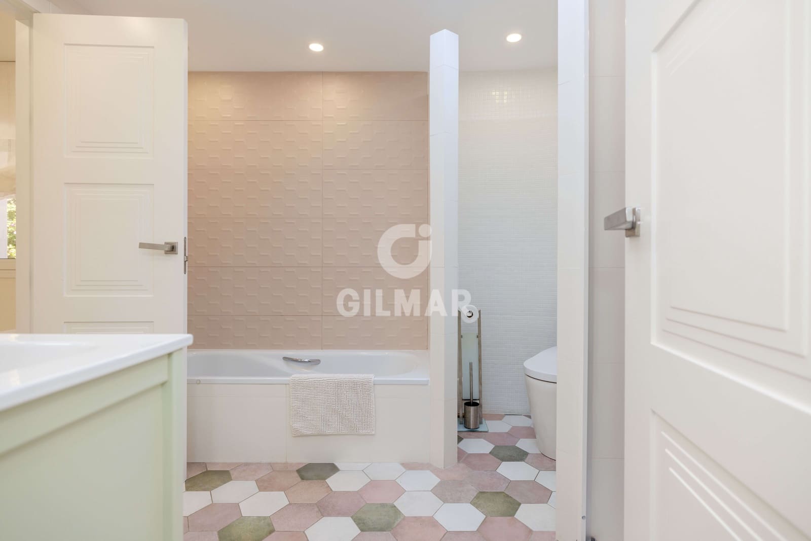 7 soverom Villa til salgs i Rio Real med svømmebasseng garasje - € 1 595 000 (Ref: 9747334)