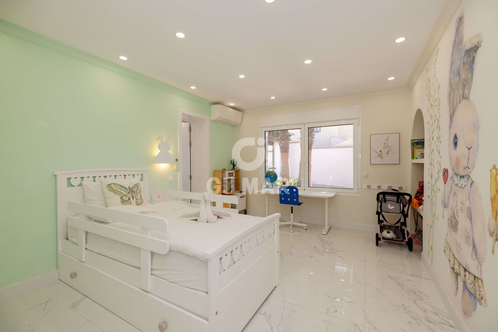 7 soverom Villa til salgs i Rio Real med svømmebasseng garasje - € 1 595 000 (Ref: 9747334)