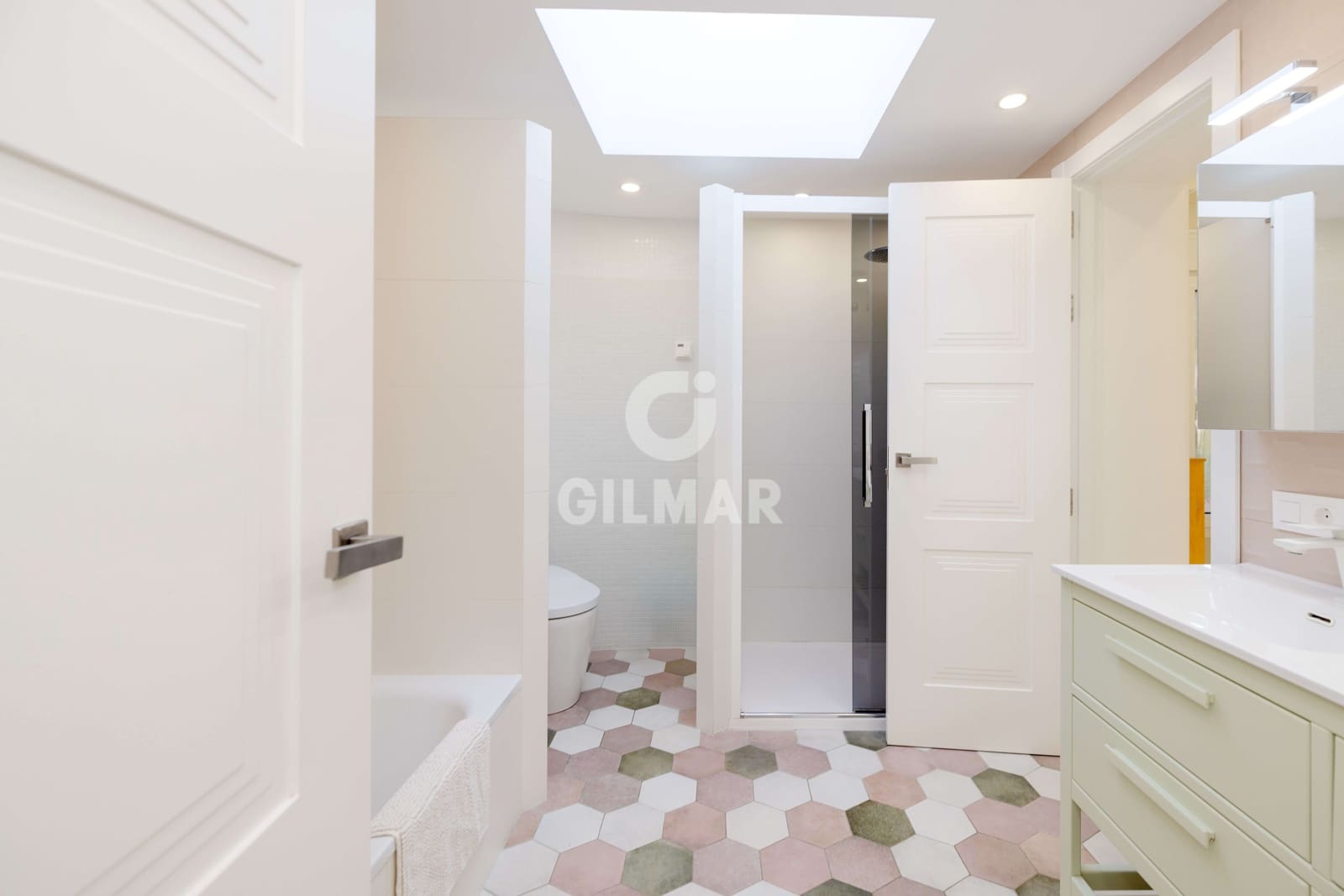 7 soverom Villa til salgs i Rio Real med svømmebasseng garasje - € 1 595 000 (Ref: 9747334)