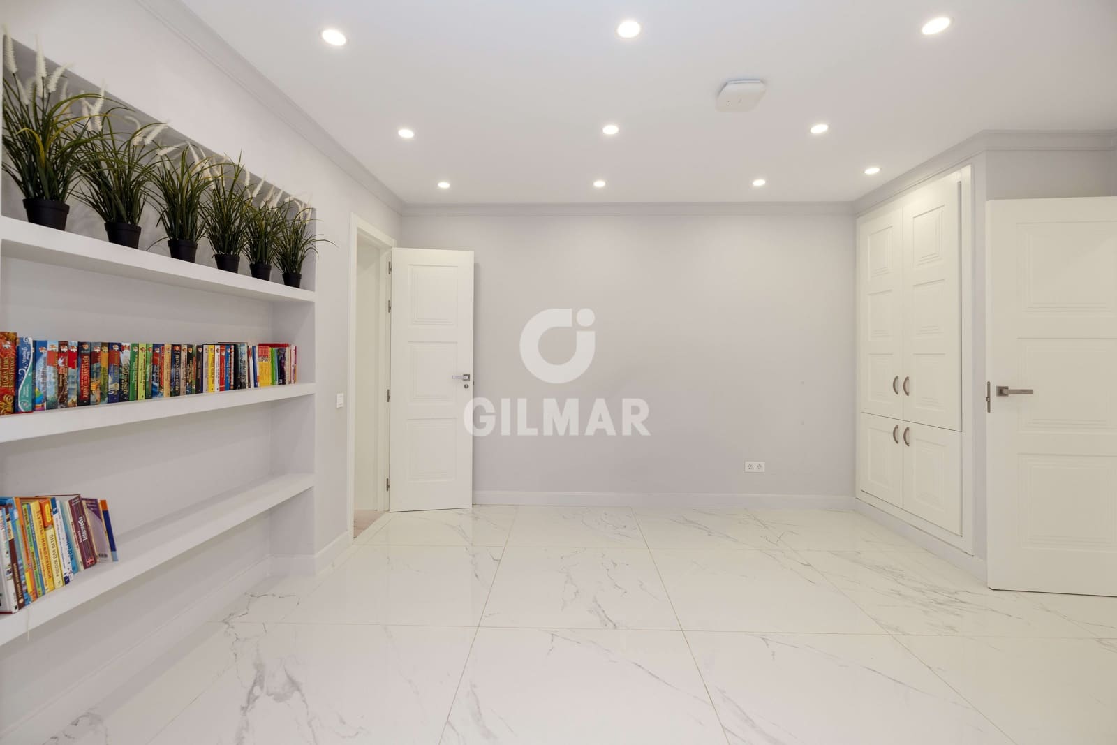 7 soverom Villa til salgs i Rio Real med svømmebasseng garasje - € 1 595 000 (Ref: 9747334)