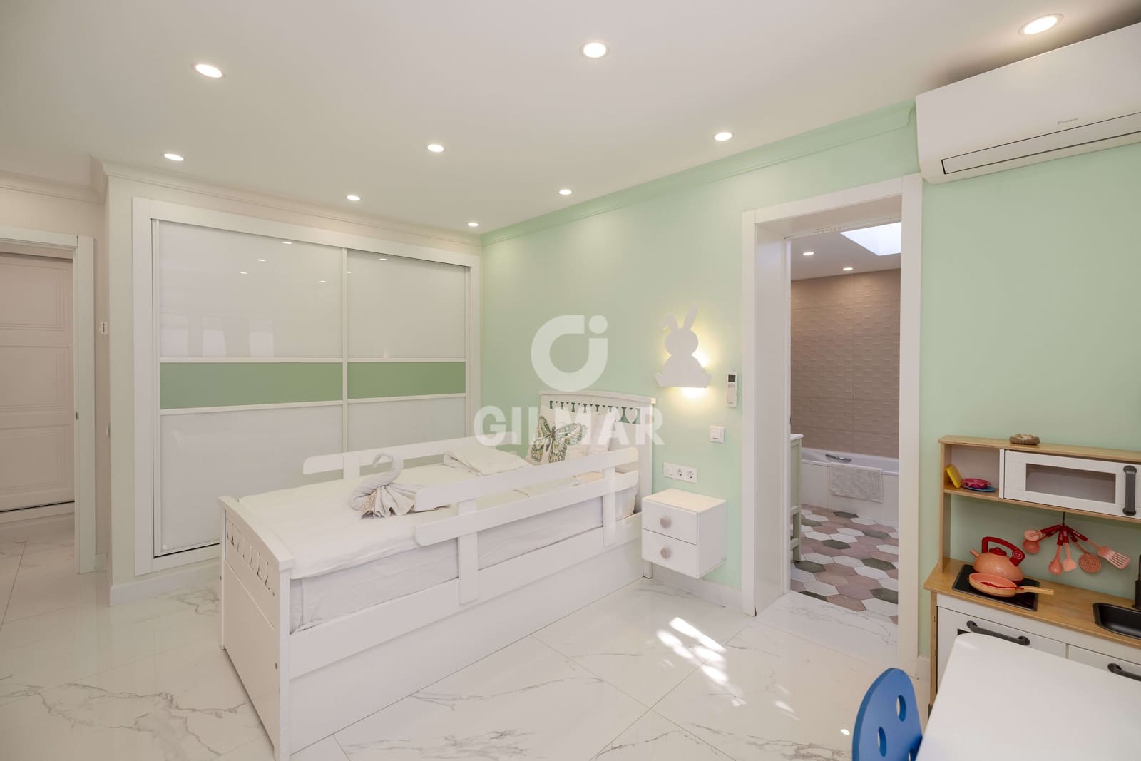 7 soverom Villa til salgs i Rio Real med svømmebasseng garasje - € 1 595 000 (Ref: 9747334)