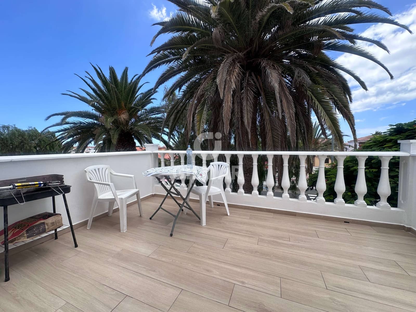 2 bedroom Flat for sale in Costa del Silencio with pool - € 239,000 (Ref: 9747385)