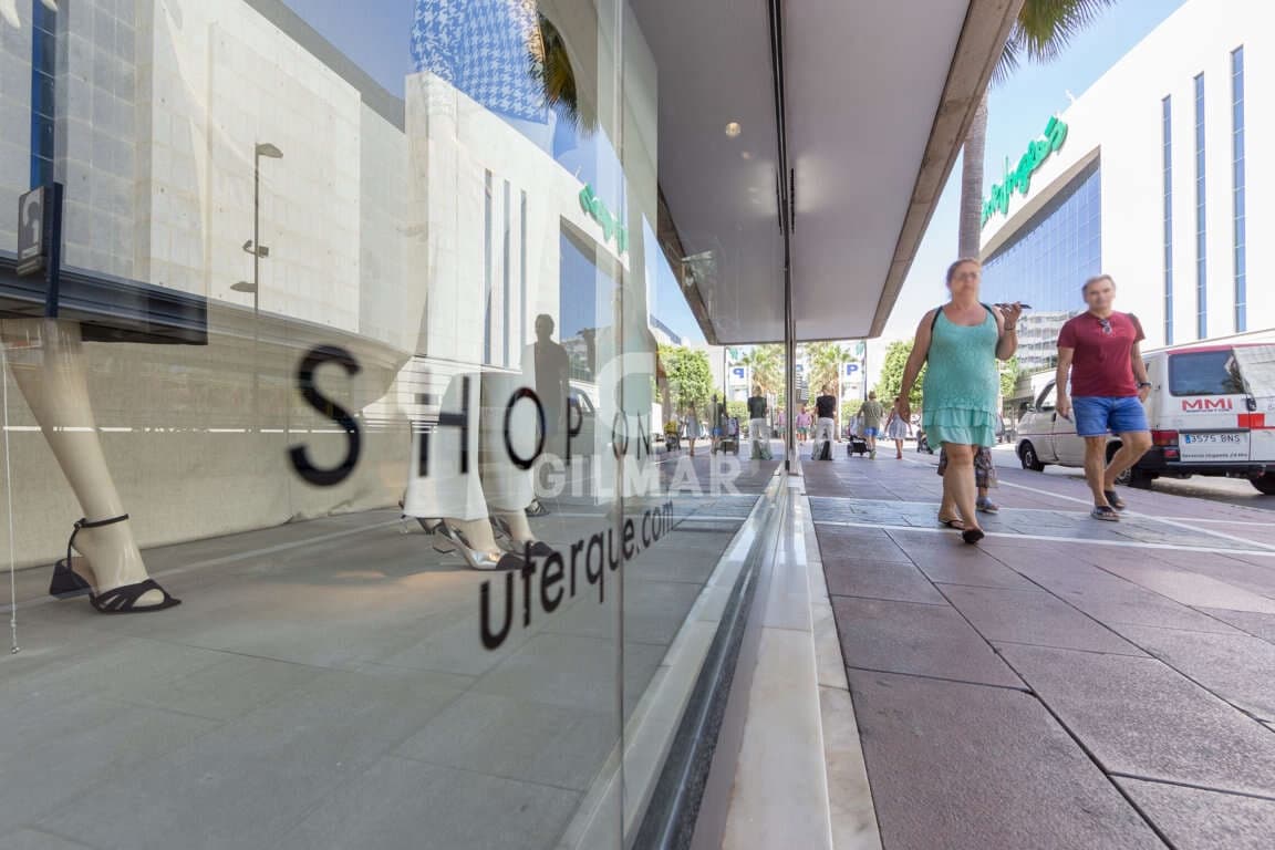 Erhverv til salg i Puerto Banus - € 955.000 (Ref: 9747386)