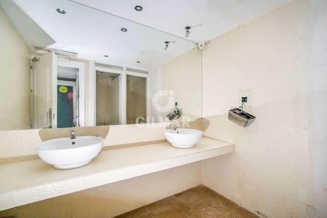 Erhverv til salg i Puerto Banus, Marbella - € 955.000 (Ref: 9747386)