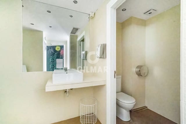 Erhverv til salg i Puerto Banus, Marbella - € 955.000 (Ref: 9747386)