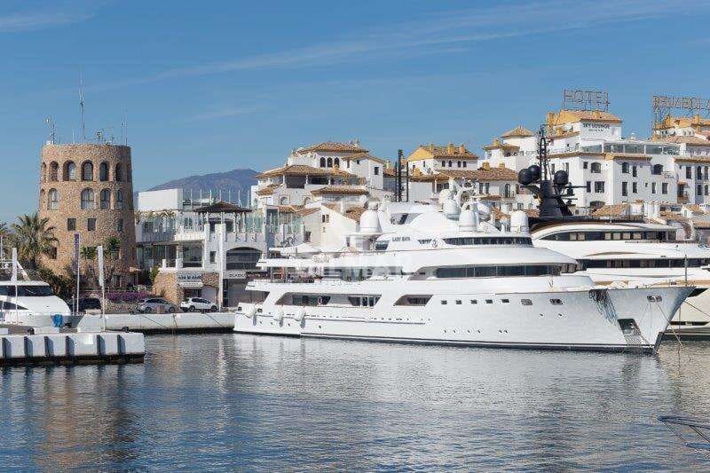Erhverv til salg i Puerto Banus - € 955.000 (Ref: 9747386)