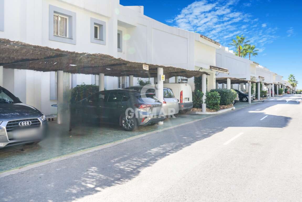 4 Zimmer Wohnung zu verkaufen in La Quinta mit Pool - 749.000 € (Ref: 9747387)