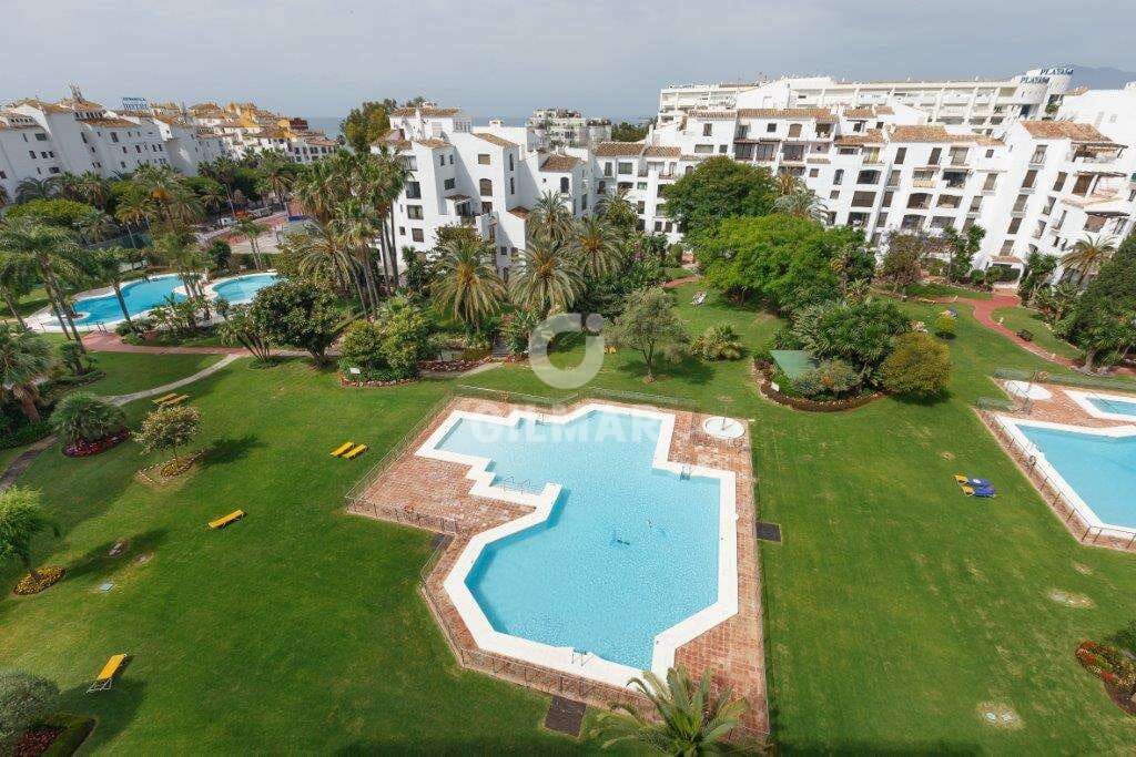 3 bedroom Penthouse for sale in Nueva Andalucia with pool garage - € 1,197,000 (Ref: 9747388)
